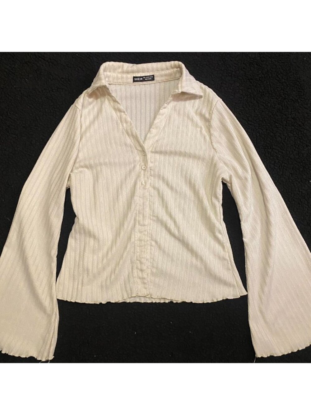 Beige button up blouse with bell sleeves #blouse #earthy #2000s #y2k #beige
